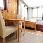 Mit Viel Charme, Kochnische Und 2 Betten *